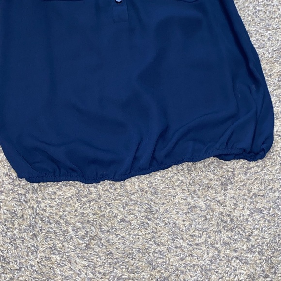 Soho Sleeveless Banded Blouse - Picture 4 of 6